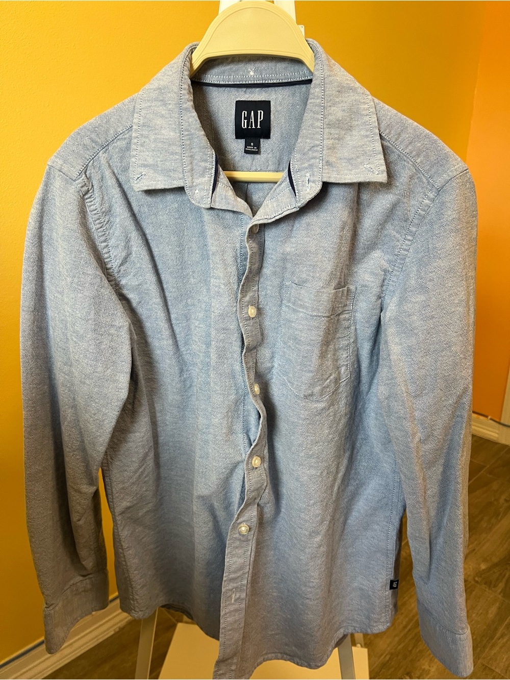 GAP Men's Light Blue Button-Down Shirt